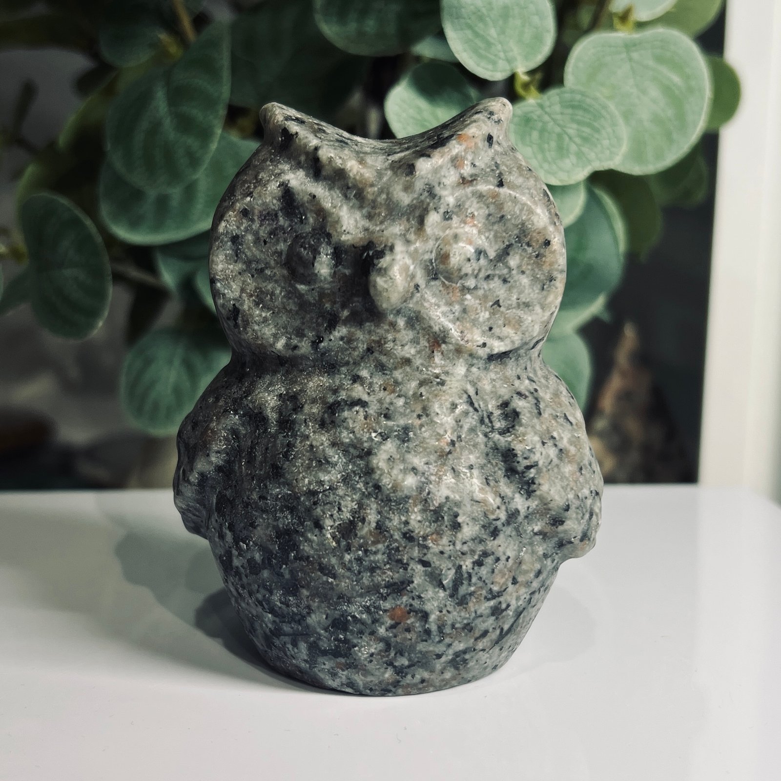 Yooperlite Owl Carving 9cm UV Reactive 2 Yooperlite Owl Carving 9cm UV Reactive - Image 2