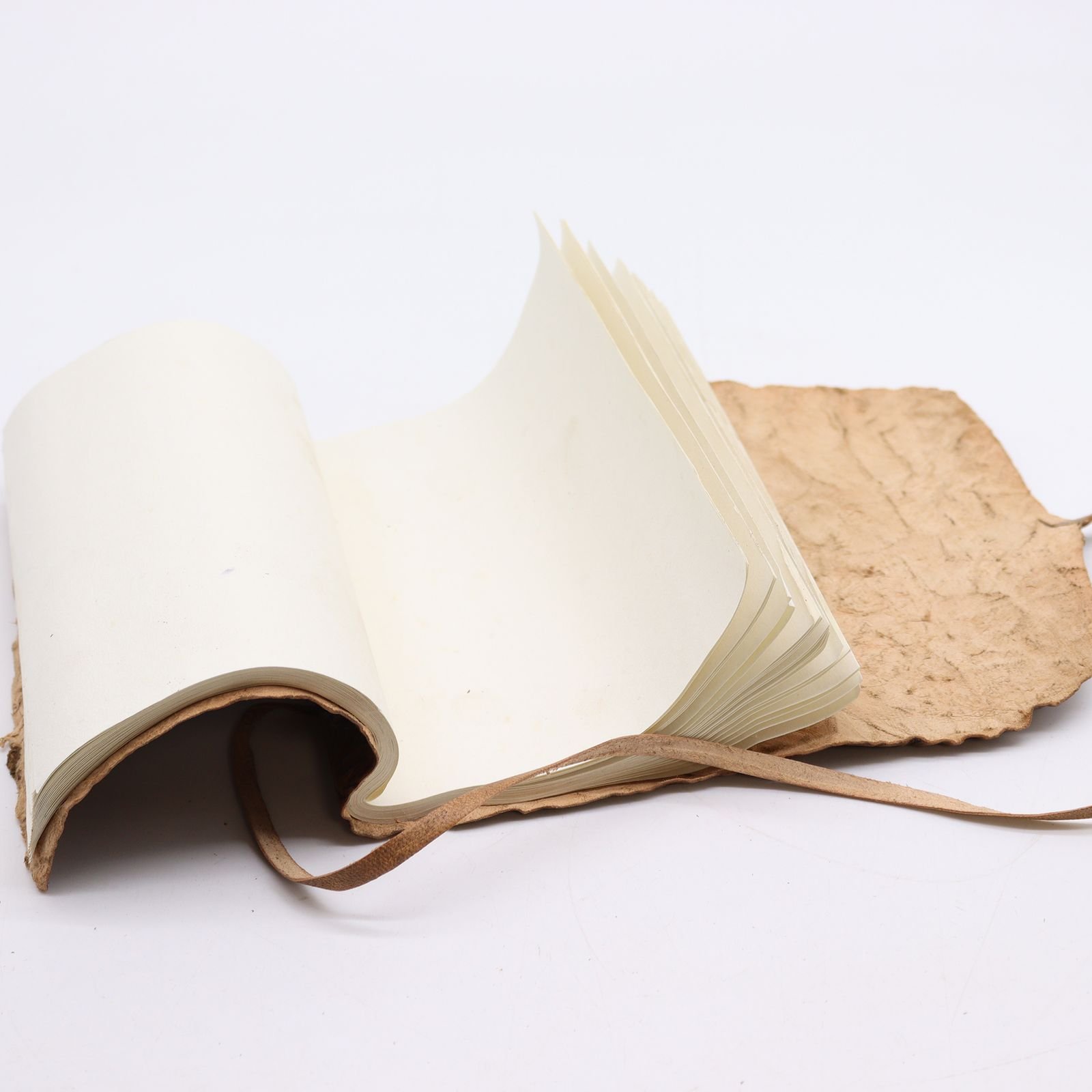 Rolled Leather Travel Journal Natural, 21 x 15cm view 2
