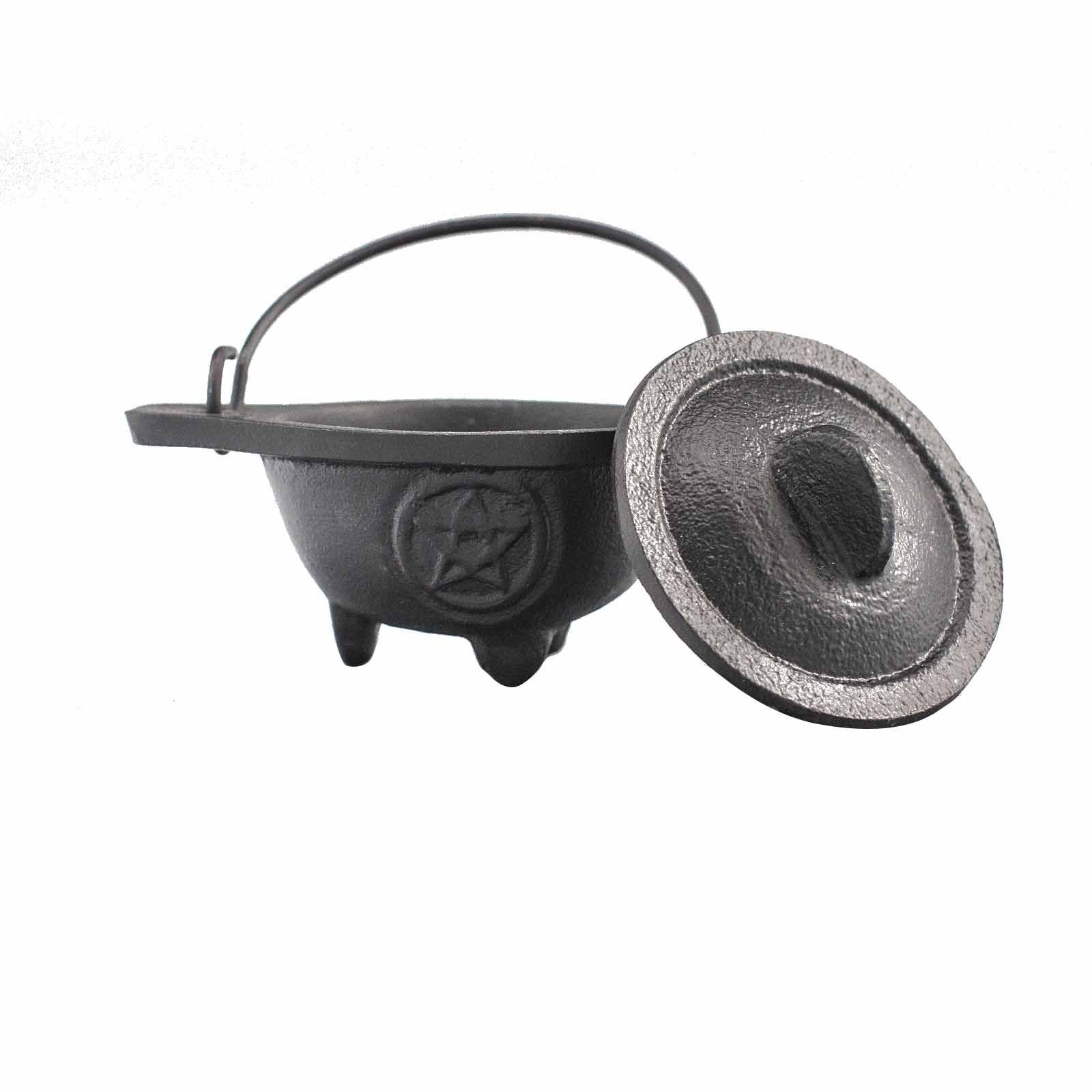 bG9jYWw6Ly9tZWRpYS8xTS9FRC82MFIzMEMxRzZSV0tFRDFNLzM4OGUwYzNiLmpwZWc.jpg Small Cast Iron Witches Cauldron with Pentagram 5x9cm view 3