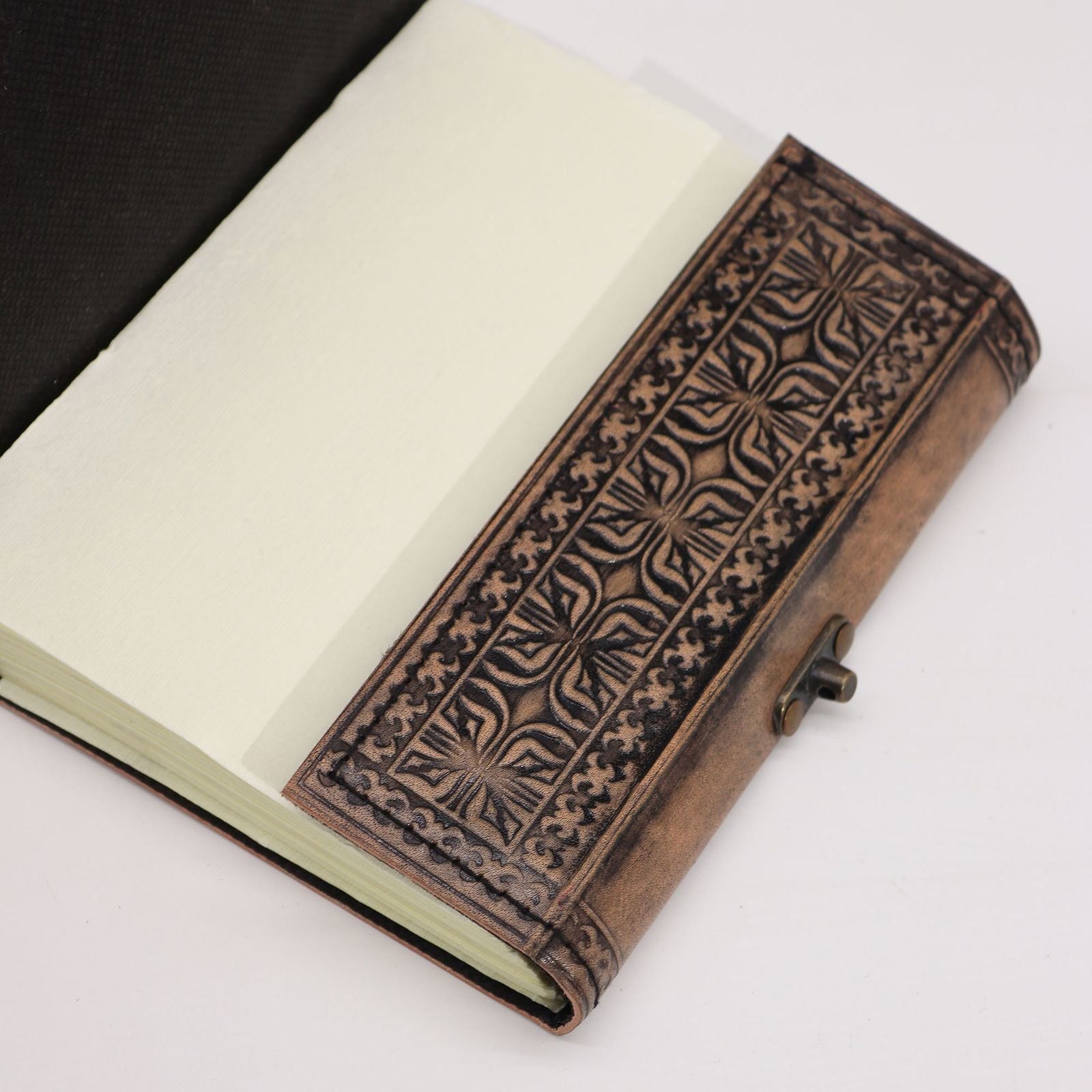 bG9jYWw6Ly9tZWRpYS9ISi9DRC82MFIzMEMxRzZXVDNDREhKL2I2ODAwYjdlLmpwZWc.jpg Hamsa Leather Journal Antique Grey 17.5 x 12.5cm