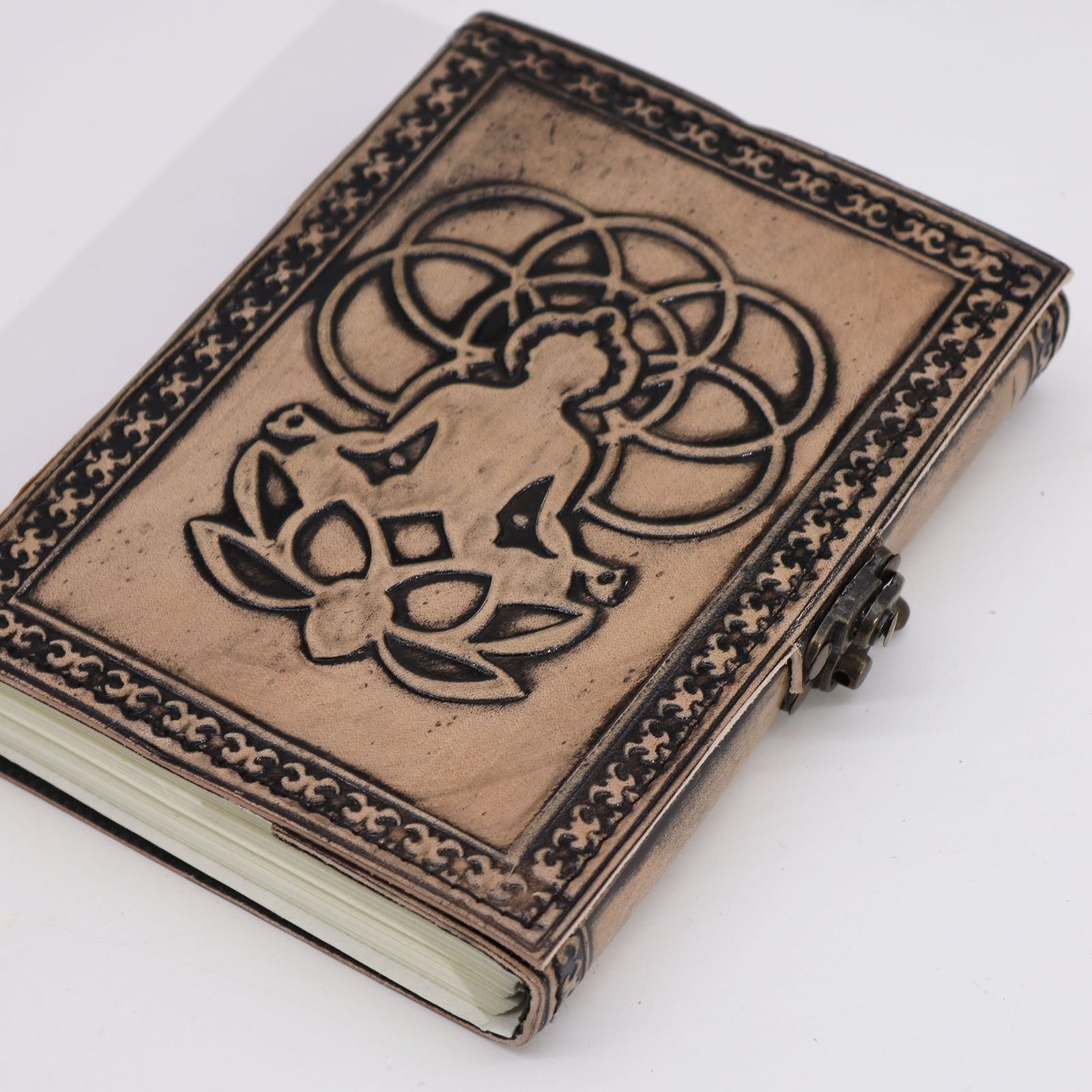 bG9jYWw6Ly9tZWRpYS9ITS9DRC82MFIzMEMxRzZXVDNDREhNLzJmNjQ2ZmMxLmpwZWc.jpg Buddha Leather Journal Antique Grey 17.5 x 12.5cm