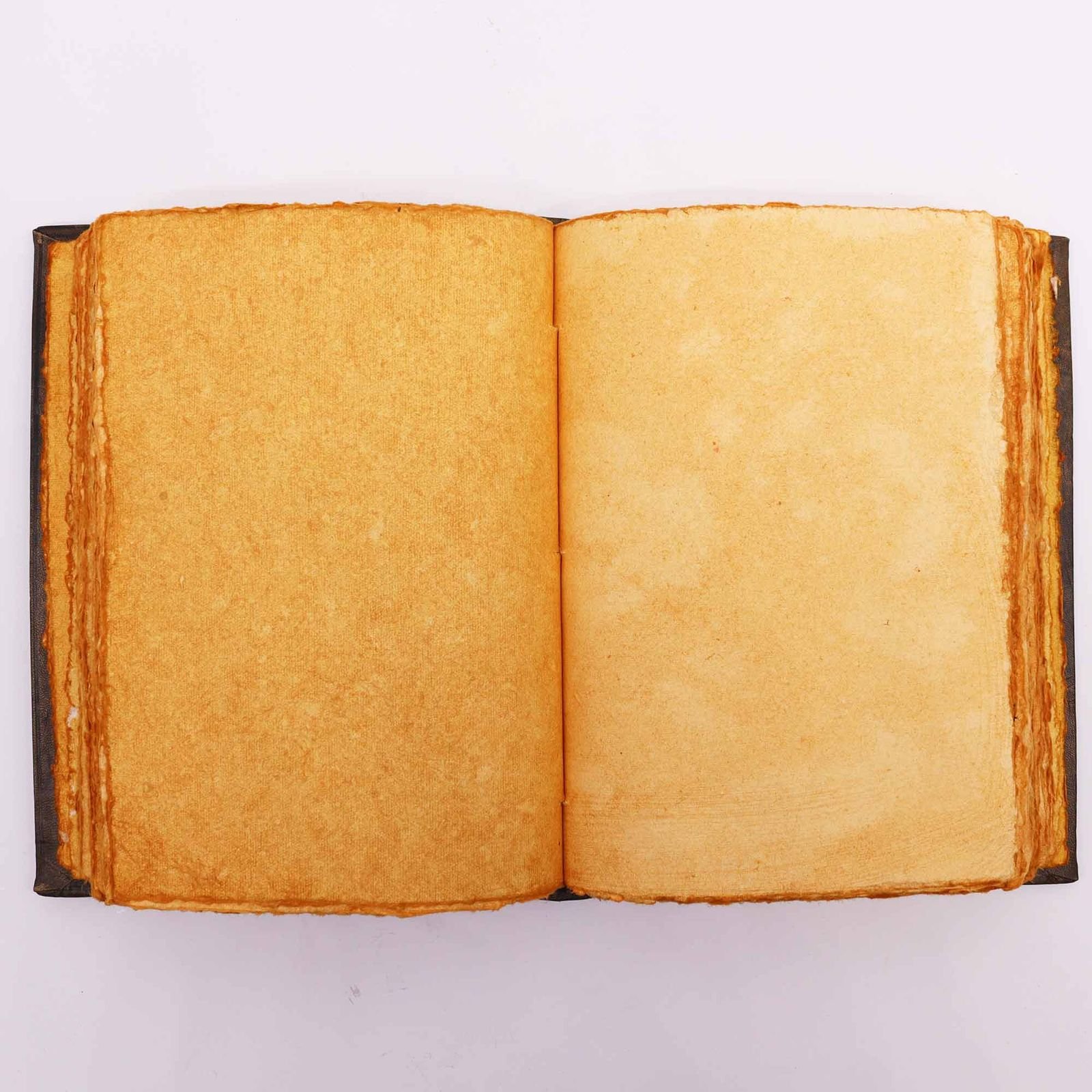 bG9jYWw6Ly9tZWRpYS9TSi8wRC82MFIzMEMxRzZXUzMwRFNKLzVmMmQyN2QxLmpwZWc.jpg Triple Moon Leather Book of Shadows, 26 x 18cm view 4