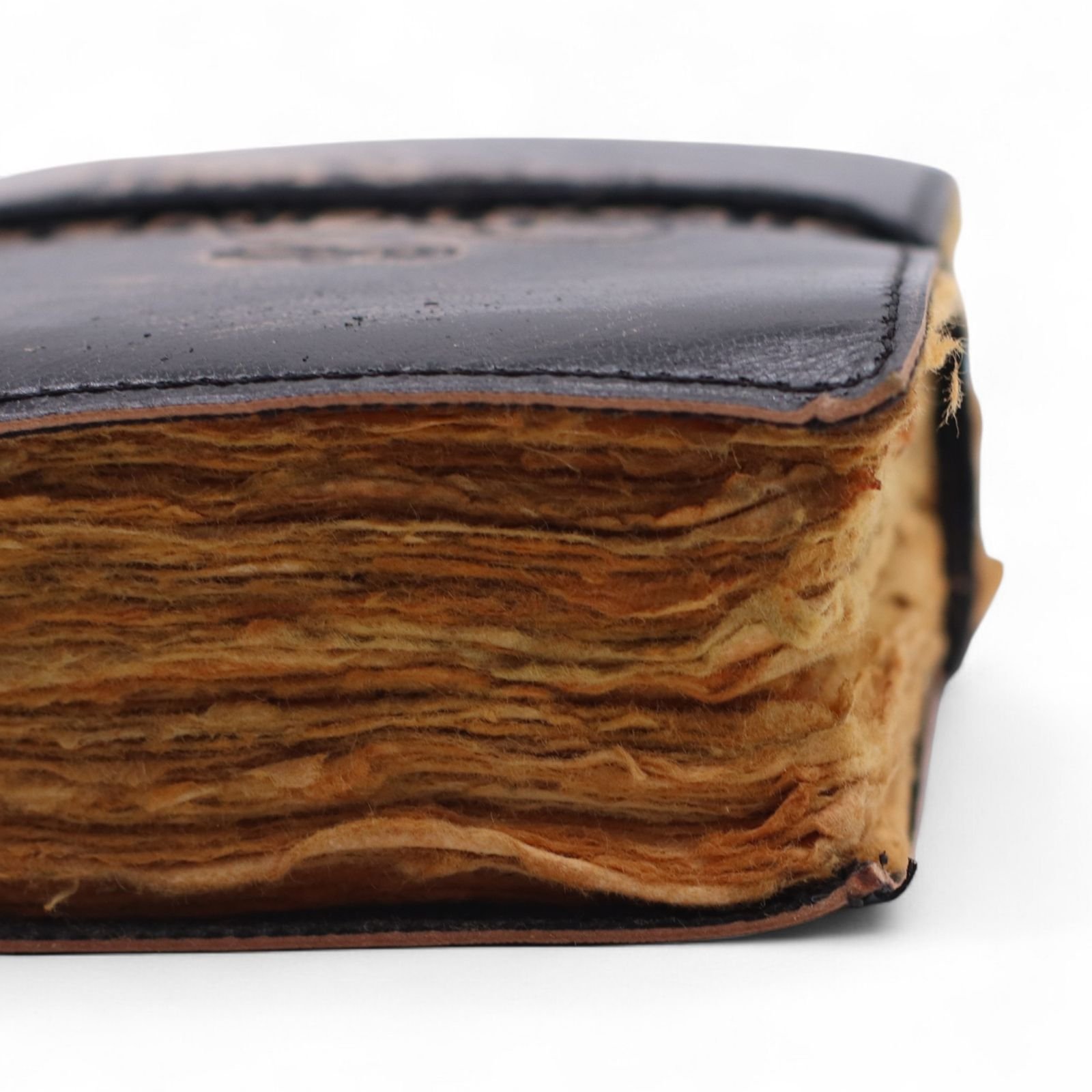 bG9jYWw6Ly9tZWRpYS9TSi9BRC82MFIzMEMxSjY0U0tBRFNKLzQ0OWIzNzE3LmpwZw.jpg The Stories I Tell Myself Leather Notebook 12.7 x 8.9cm