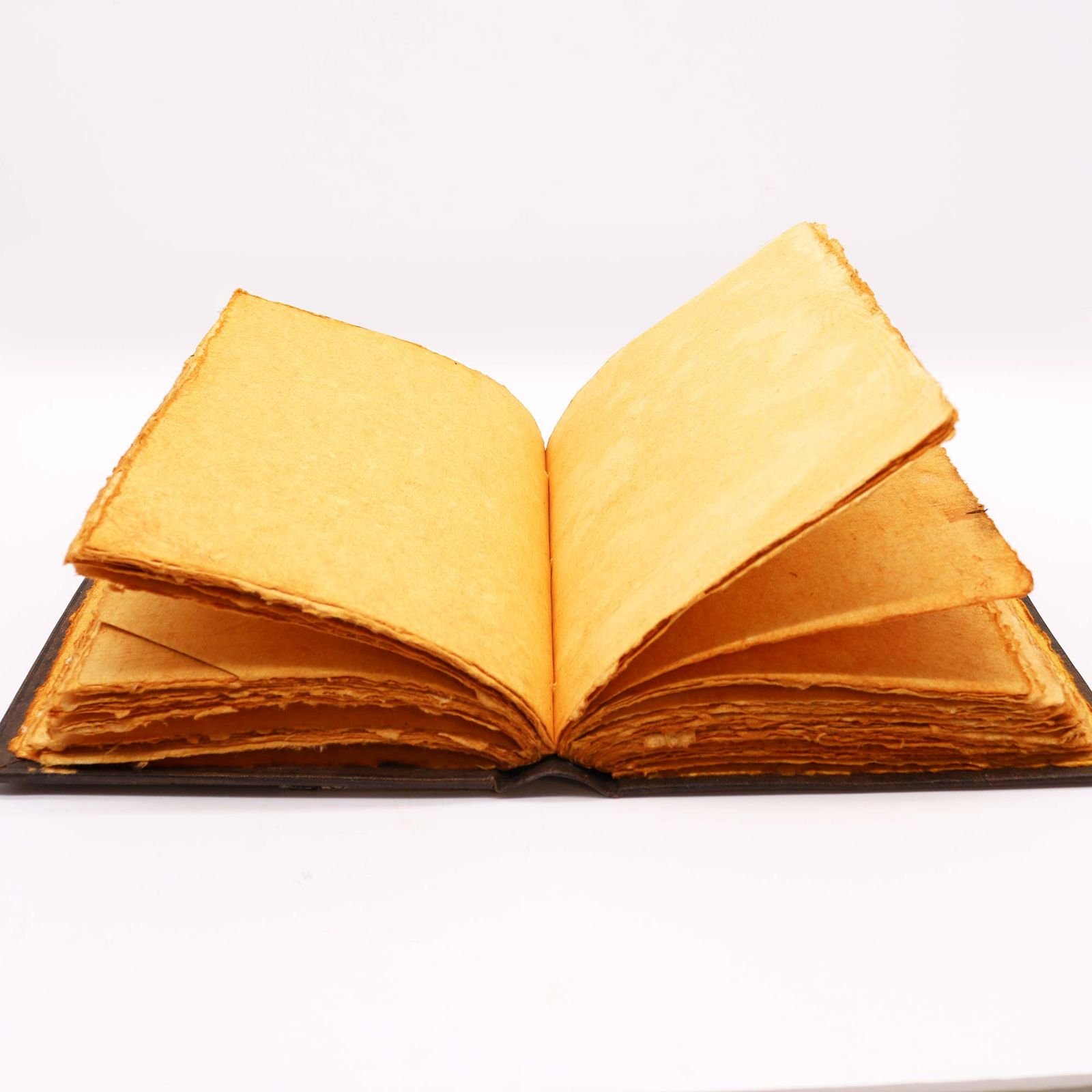 bG9jYWw6Ly9tZWRpYS9TSy8wRC82MFIzMEMxRzZXUzMwRFNLLzdjYmMzMjI3LmpwZWc.jpg Triple Moon Leather Book of Shadows, 26 x 18cm view 3