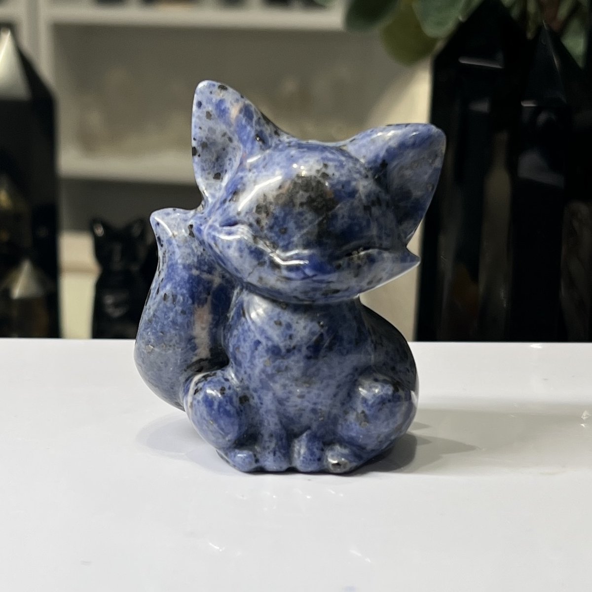 Sodalite fox carving 6cm Sodalite fox carving 6cm, carved and polished sitting crystal fox