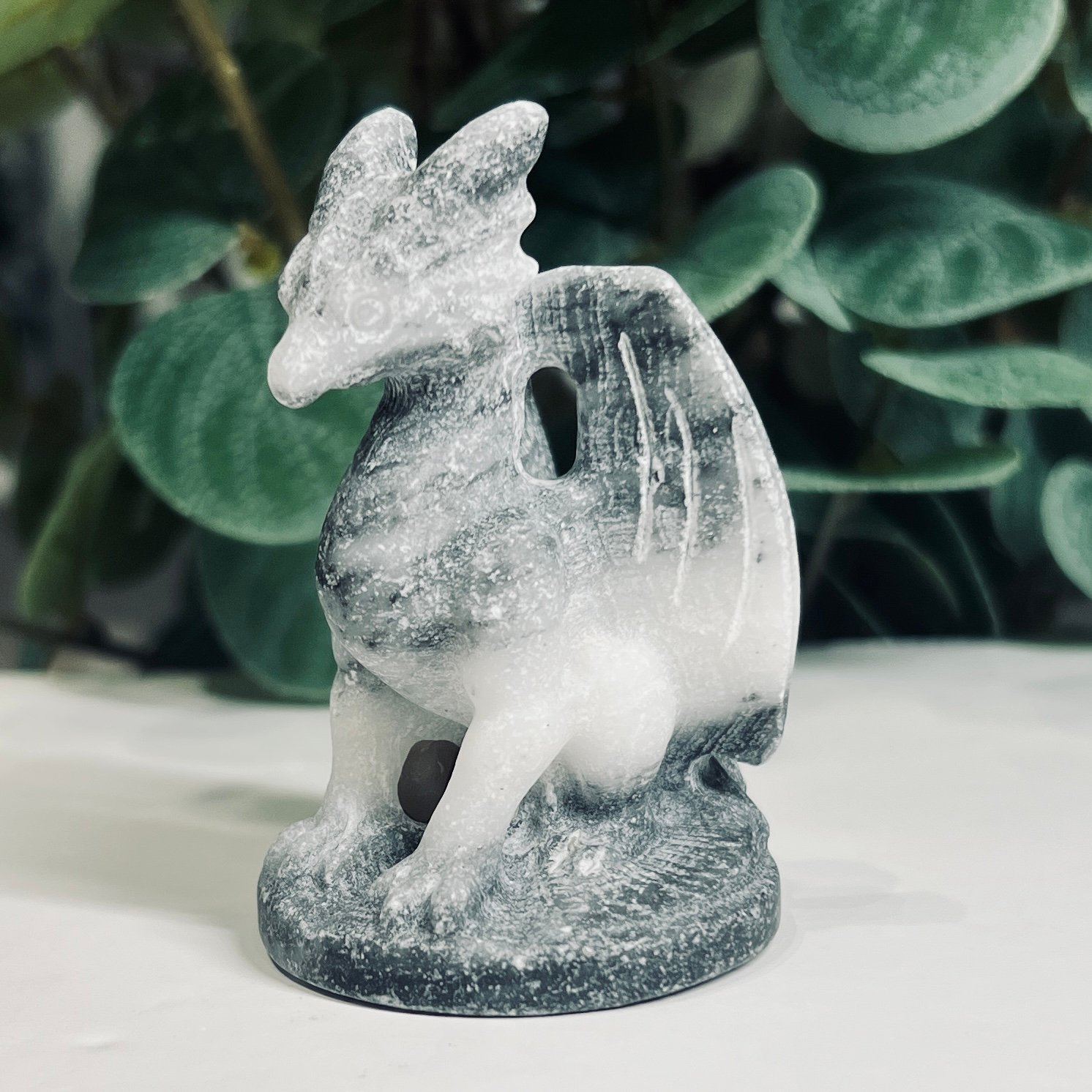 Grey calcite dragon carving 7cm Grey calcite dragon carving 7cm
