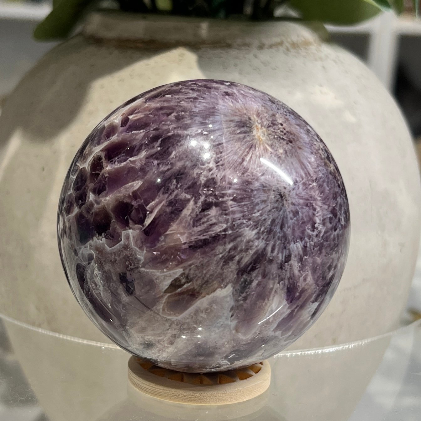 Dream amethyst sphere B 70mm with white sunburst spray Dream amethyst sphere B 70mm with white sunburst spray