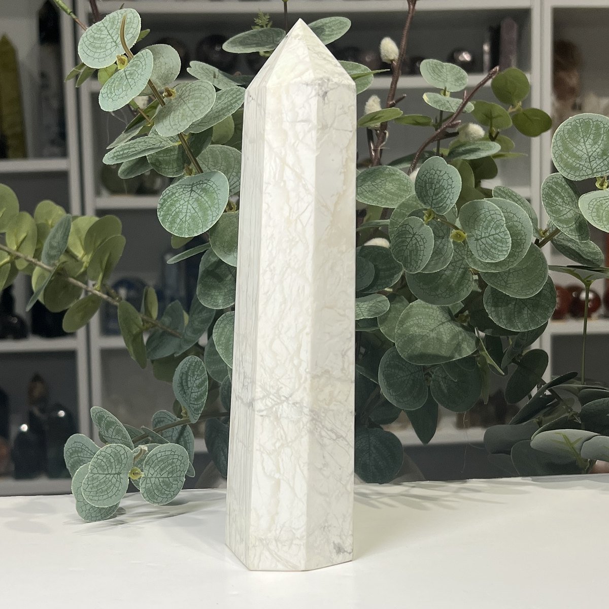 Large Howlite Tower 22cm 4 Large howlite tower 22cm, creamy white with fine veins, view 4