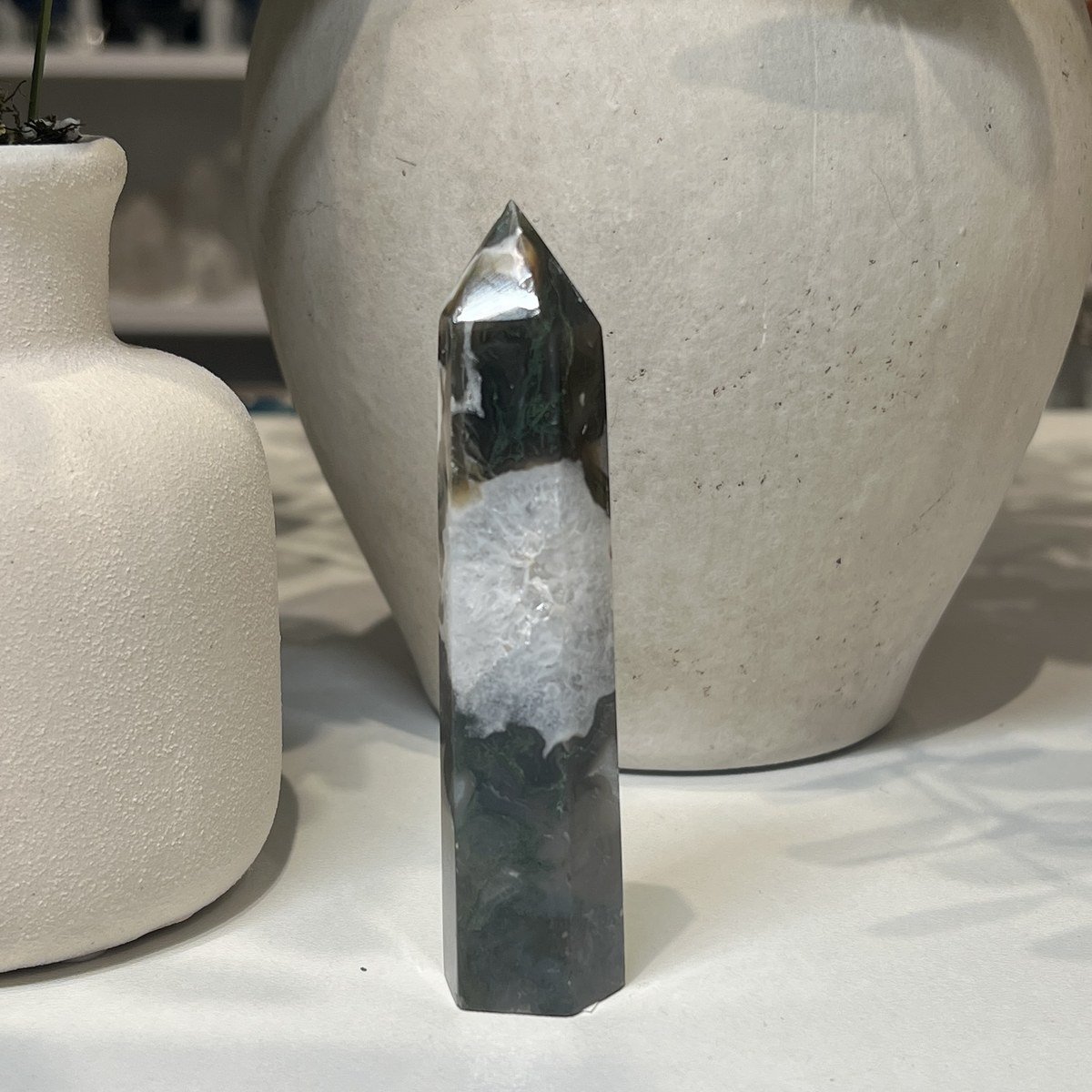 Moss Agate Tower Moss agate tower D, 10cm, dark green with a white band