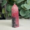 rhodonite tower b 8cm Rhodonite tower B 8cm, rose pink rhodonite with a bold black manganese patch