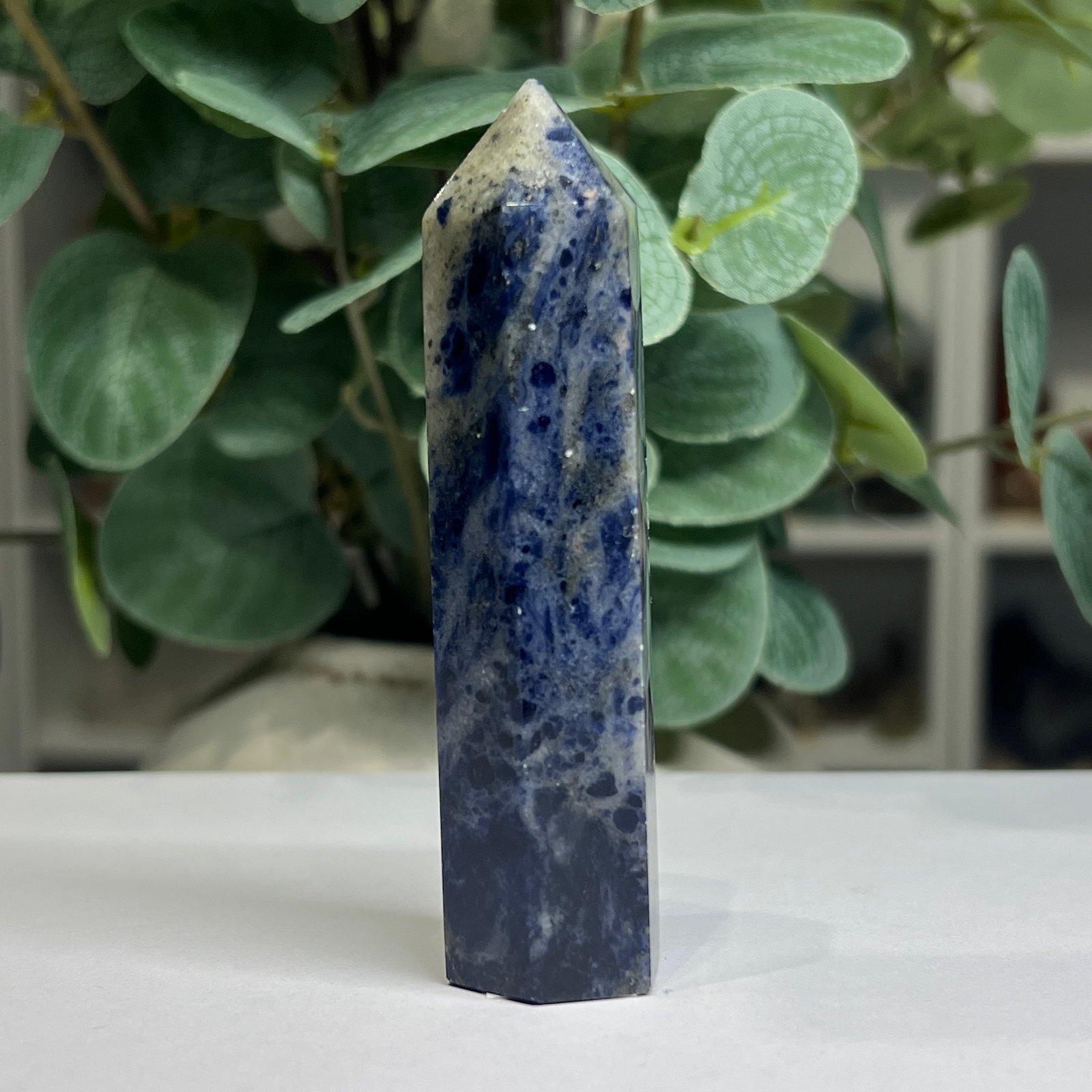 sodalite tower b 9cm 2 Sodalite tower B 9cm, speckled blue and white with a pale tip